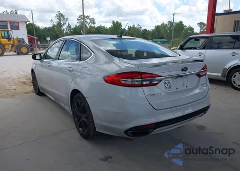 2018 Ford Fusion Titanium z USA, uszkodzony, nr VIN 3FA6P0D93JR132255